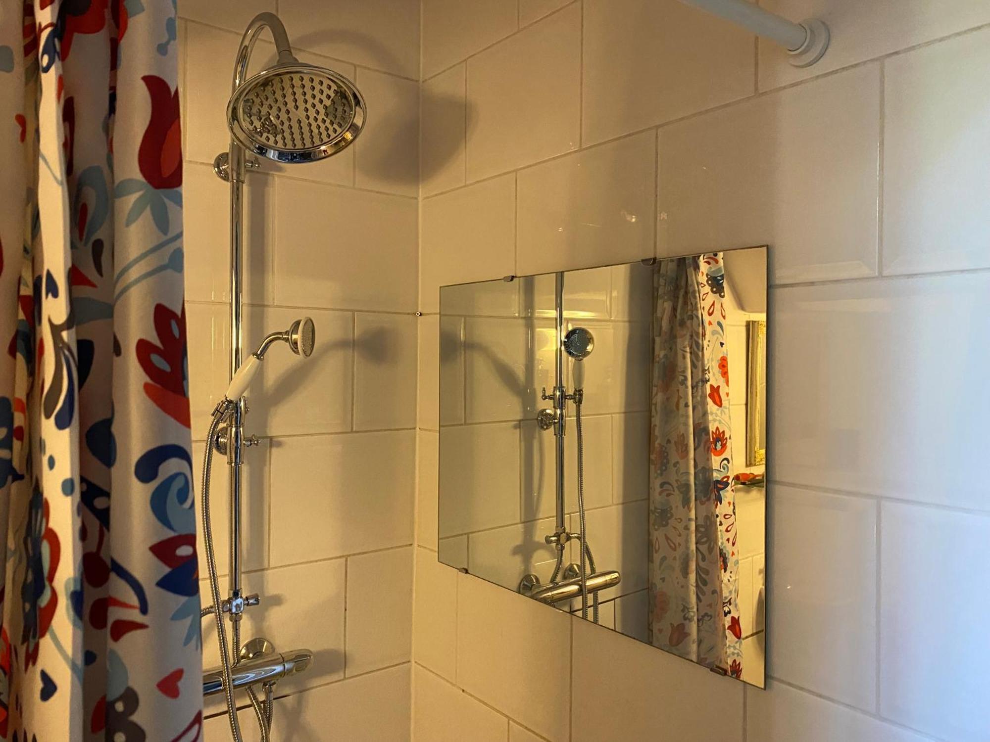 Vakantie Appartement Goedereede Let Op De Badkamer Moet Met Andere Gasten Gedeeld Worden Exterior foto